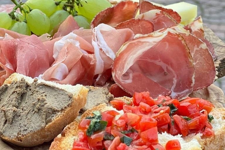 Tomato bruschetta, pâté crostini and prosciutto with grapes